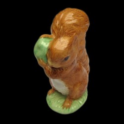 Beatrix Potter Ecureuil portant une pomme verte "Squirrel Nutkin" 